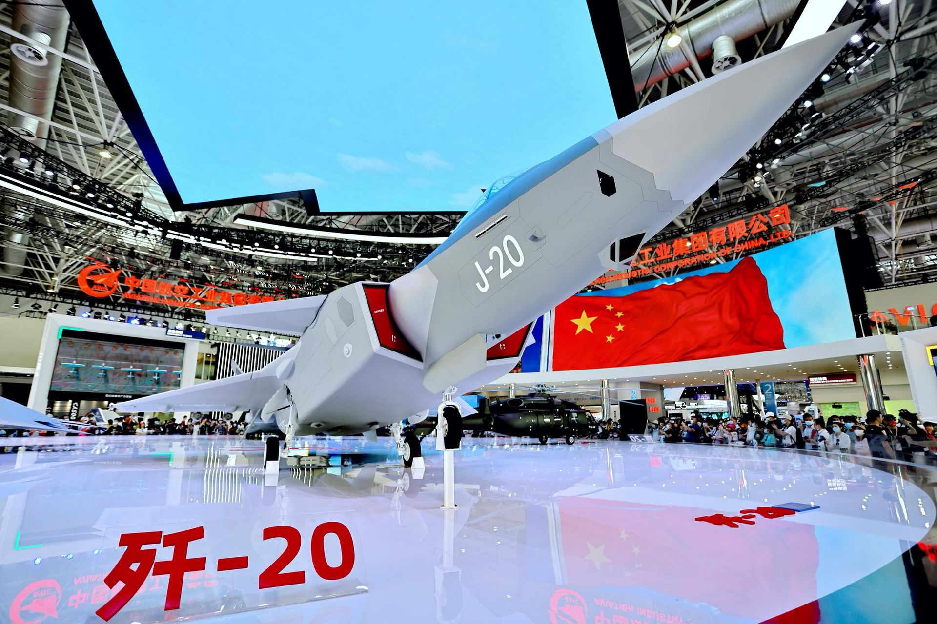 J20鋸齒蓋板特寫